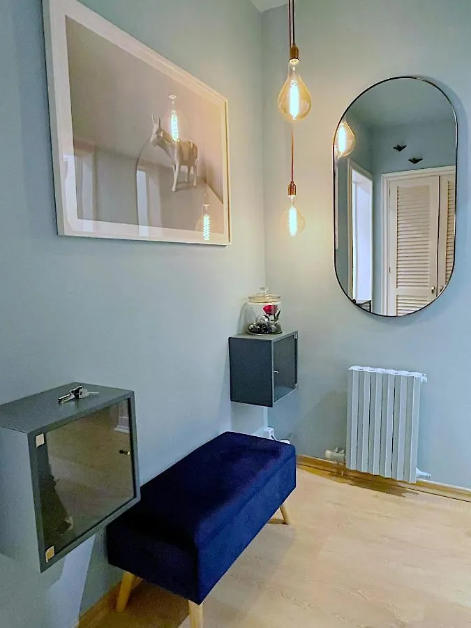 Abbott Apartment - 1 Min From The Beach - 100M2 - Sleeps 8 Sitges
